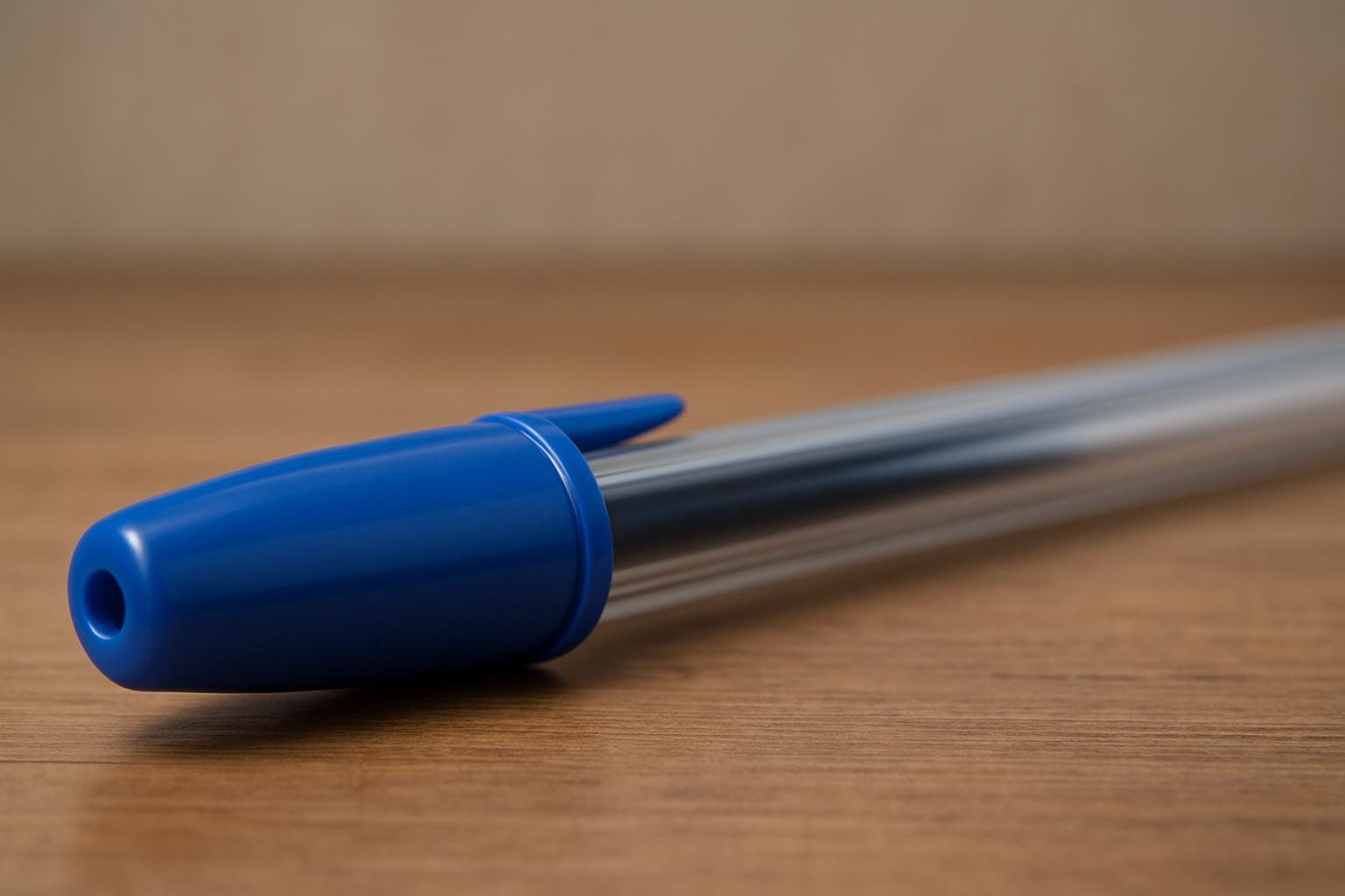 Hvorfor har kuglepenne et lille hul i låget?